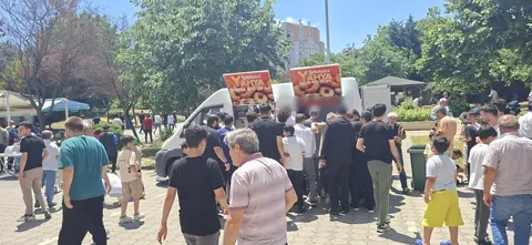 Güngören'de Lokmacı Yahya ile yerinde kızartılan hayır lokması