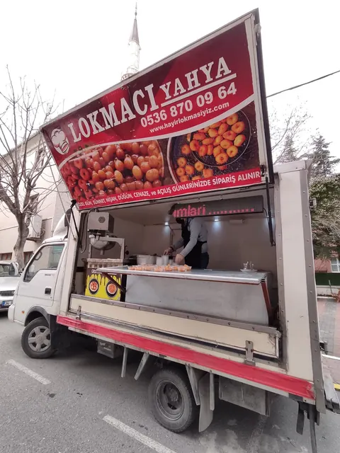 Küçükçekmece'de Lokmacı Yahya ile yerinde kızartılan hayır lokması