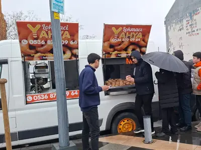 Lokmacı Yahya cuma çıkışı lokma dağıtımı