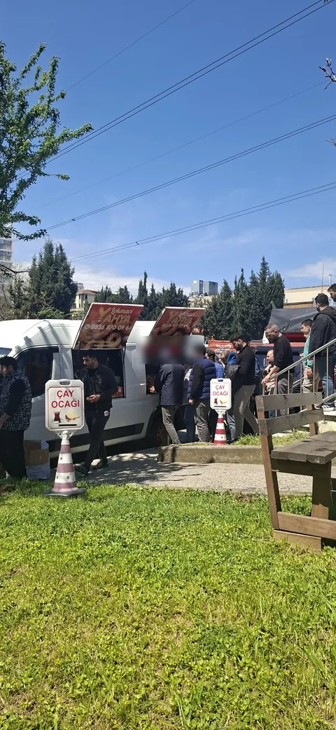 Beşiktaş'ta Lokmacı Yahya ile yerinde kızartılan hayır lokması