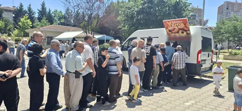 Büyükçekmece'de Lokmacı Yahya ile yerinde kızartılan hayır lokması